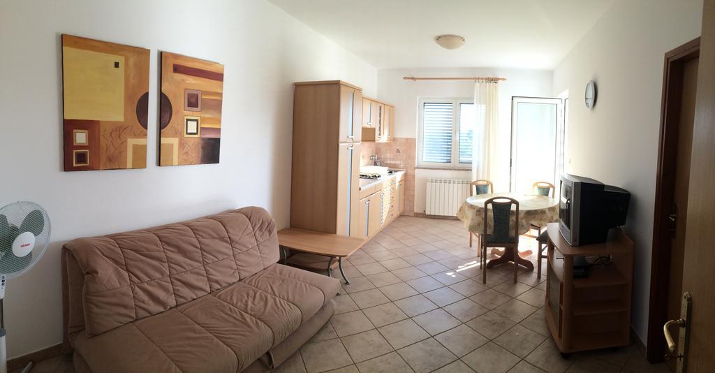 Apartments Bodi Ровин Екстериор снимка