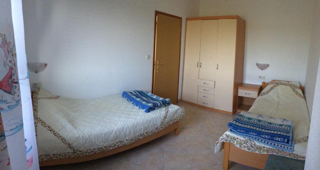 Apartments Bodi Ровин Екстериор снимка