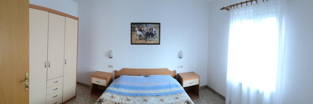 Apartments Bodi Ровин Екстериор снимка