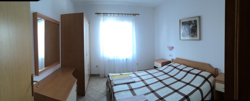 Apartments Bodi Ровин Екстериор снимка