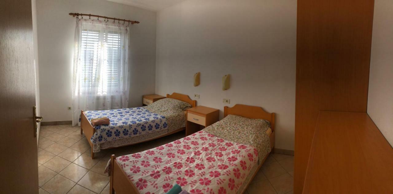 Apartments Bodi Ровин Екстериор снимка